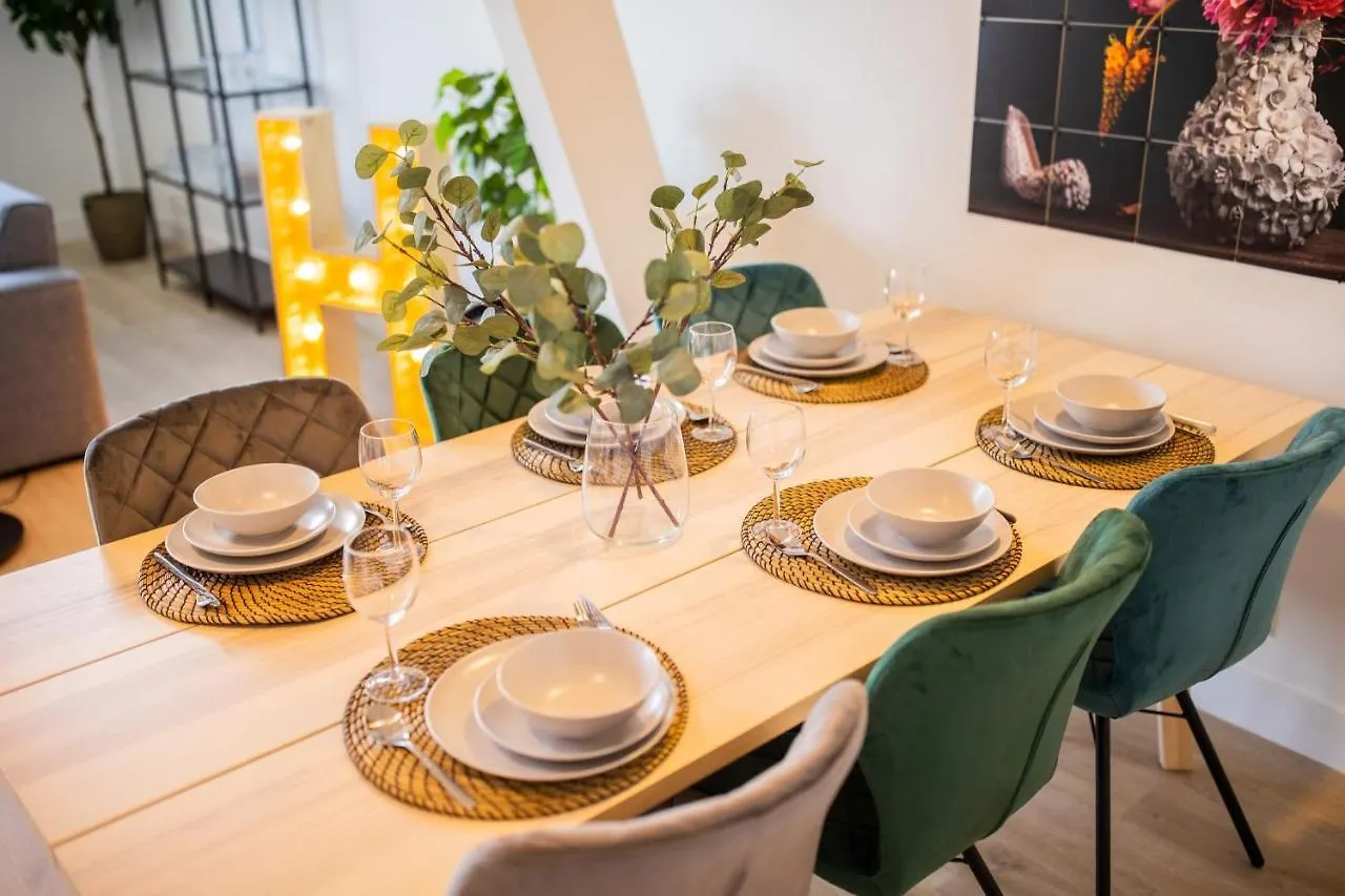 Happily 2 Bedroom Serviced Apartment 75M2 -Nb306H- Ρότερνταμ